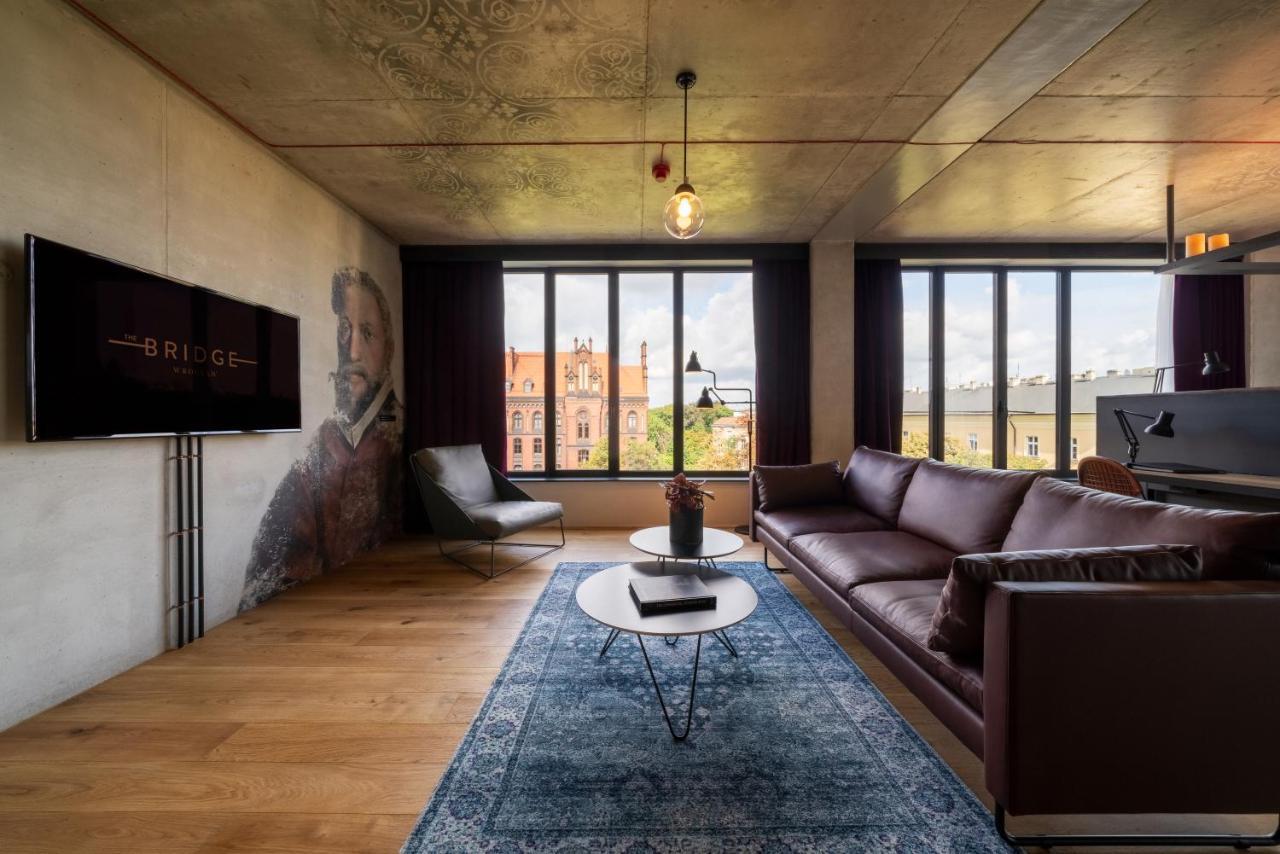 美憬阁弗罗茨瓦夫桥酒店 外观 照片 A living room at Bridge on Main